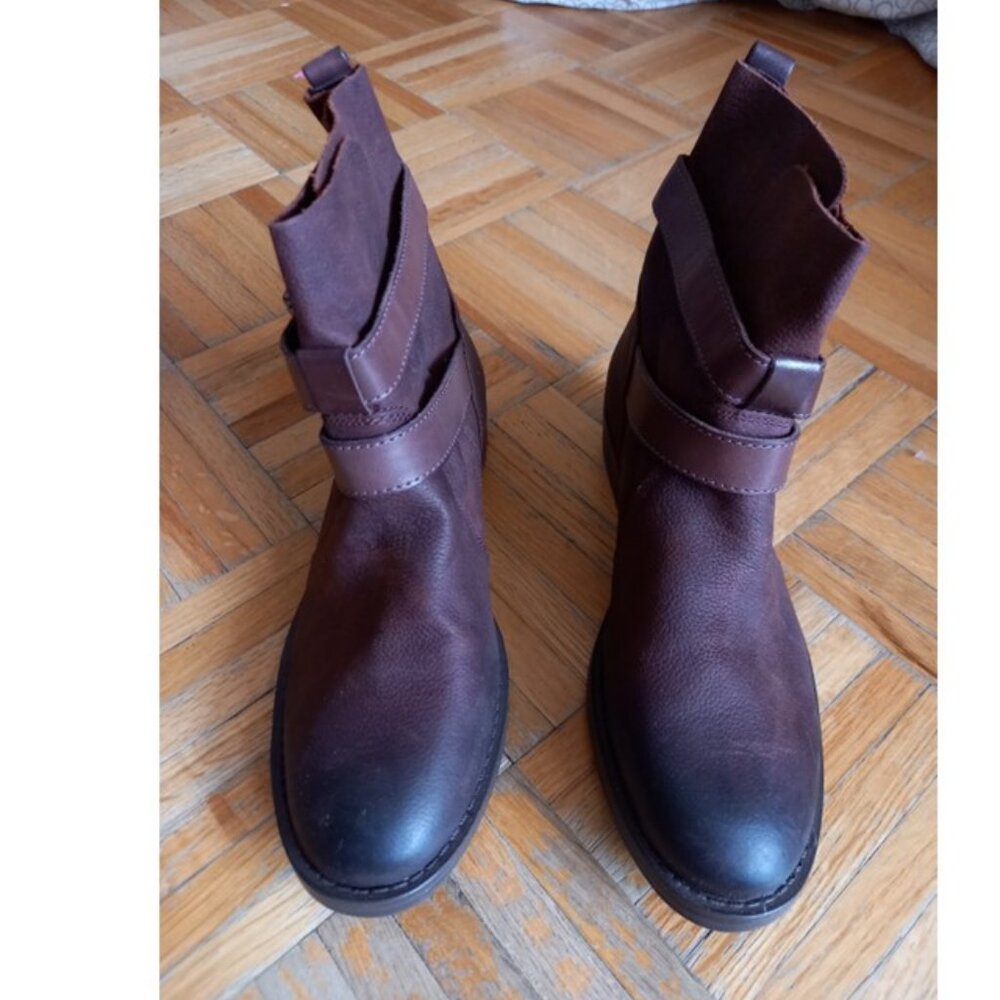 Vince Camuto Brown leather ankle booties with buckles 7M/37